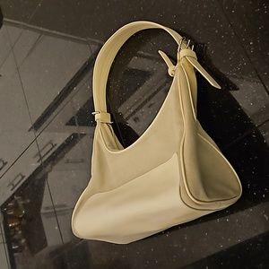 Hogan. White leather bag.